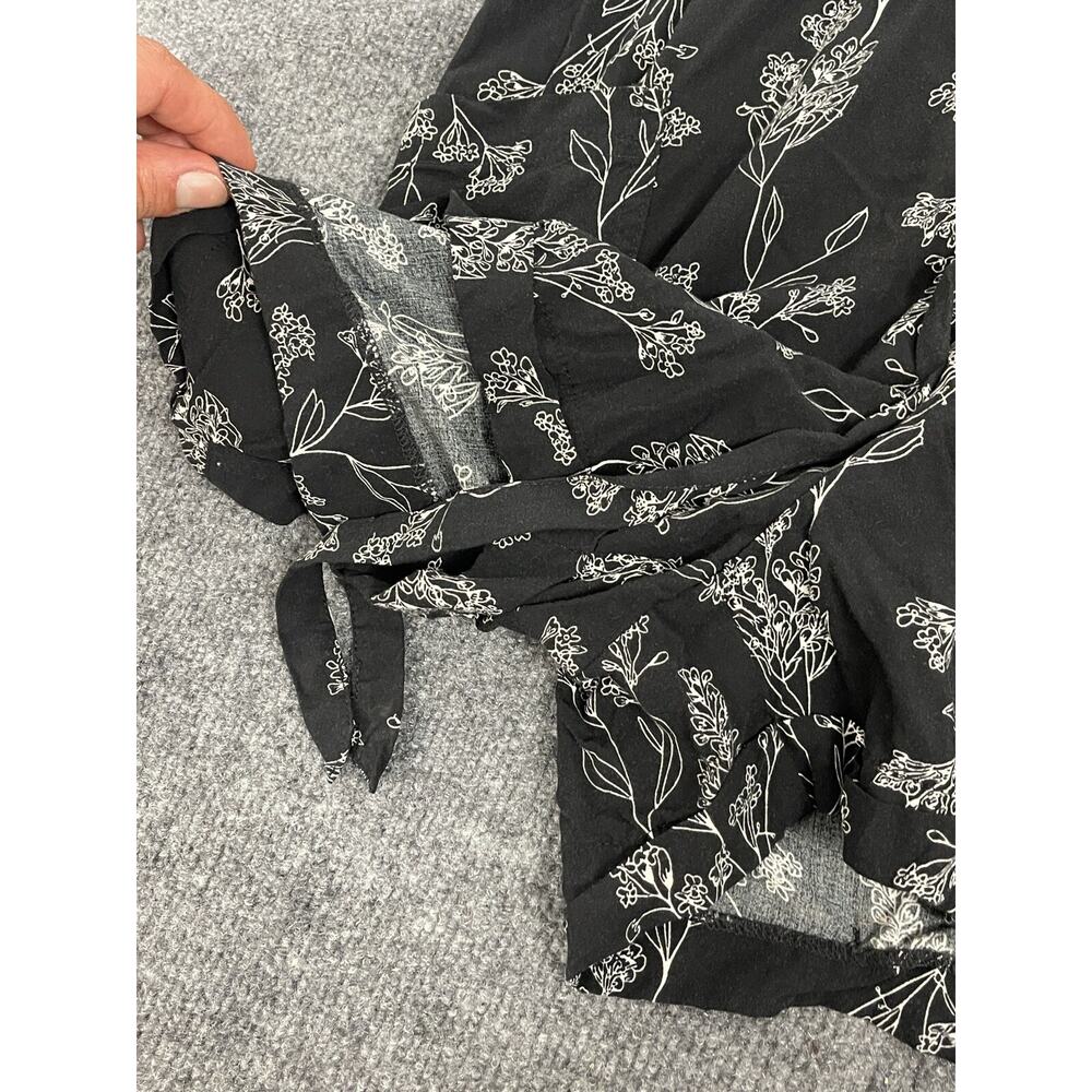 Old Navy Romper Womens Small Black Floral Shorts Casual Jumpsuit Button Up N89 - Picture 4 of 9